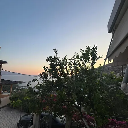 Sunlight Apartment&room Sarandë